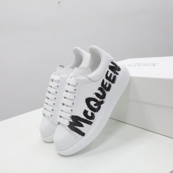 McQueen Oversized Graffiti White Black