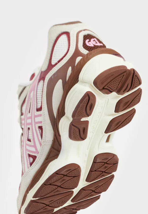 Asics Gel-NYC Dark Pink - Image 5